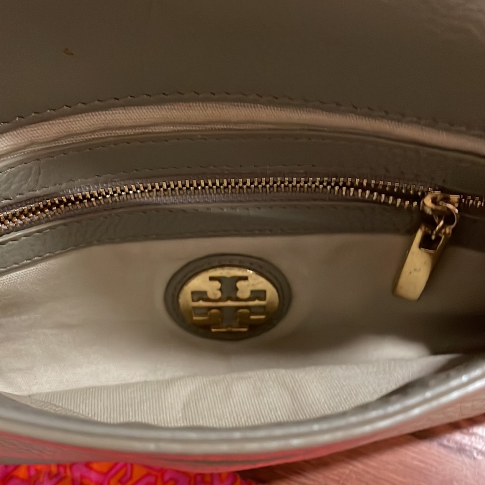 Tory Burch crossbody - tan/gray and gold - Picture 3 of 5